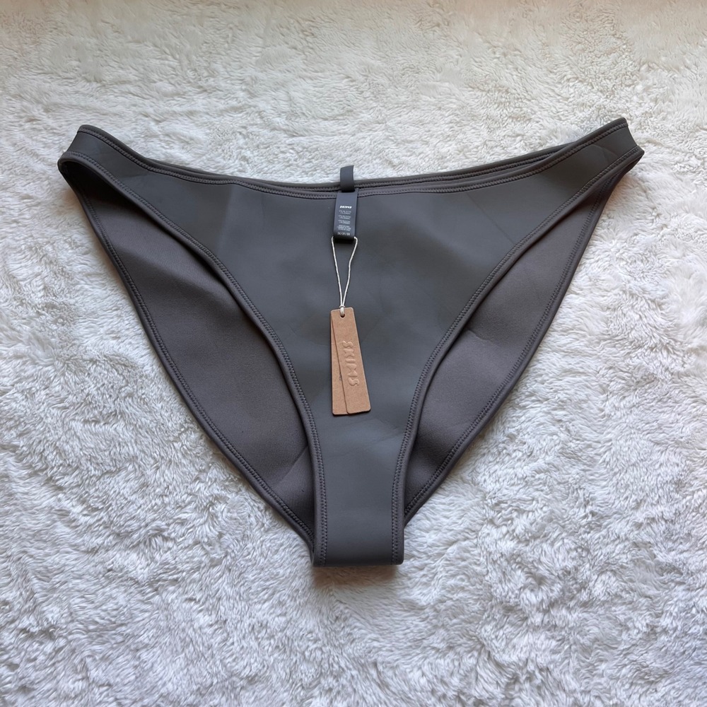 SKIMS Rubberized Scuba Swim Tanga Bikini Bottom Gray Chalk Size 3X BB-TNG-3161